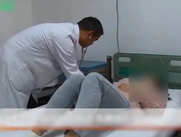 Trung Quốc: Dạy con học căng thẳng tới mức phải nhập viện, bác sĩ cảnh báo điều nguy hiểm  - Ảnh 2